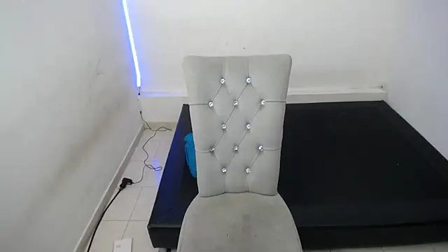 Naomy_Reiden Chat XXX in diretta