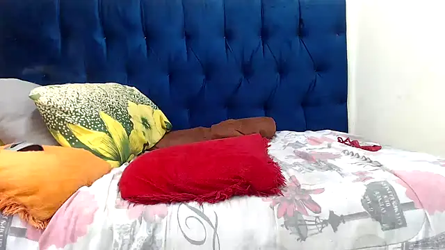 CurvyAssXX21 Live XXX Chat