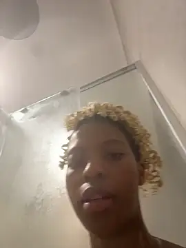 -Myca- 在線直播表演