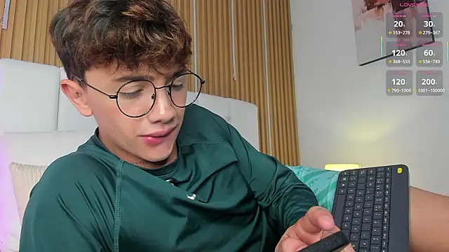 Chat +18 de Tomy_Rox ao vivo