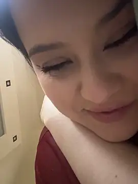 Malika_uAngel élő XXX-chatje