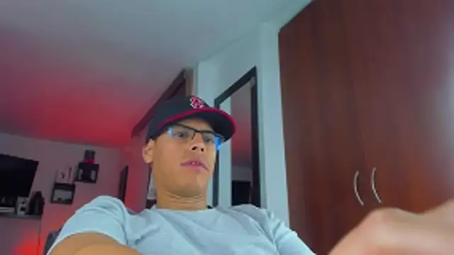 _John_Boy_ Adlı Modelin Canlı XXX Sohbeti