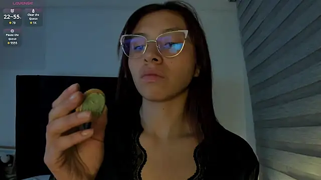 Онлайн чат XXX melanie_roux__