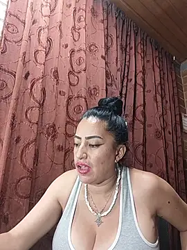 AlexandrinaのライブXXXチャット