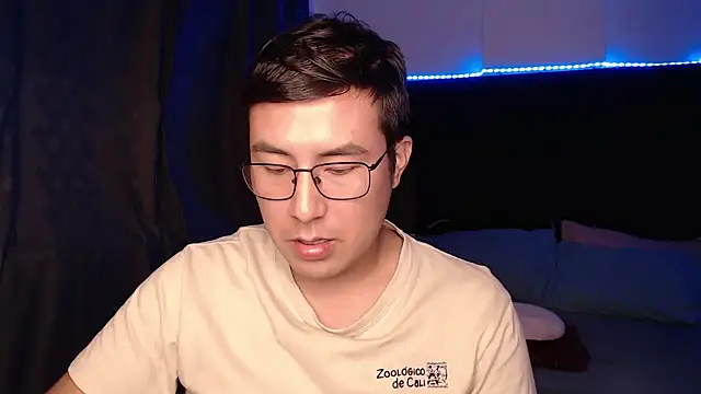 Chat XXX Live andrewmhilton_