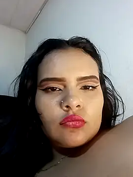 Emily_Rouse23 élő XXX-chatje