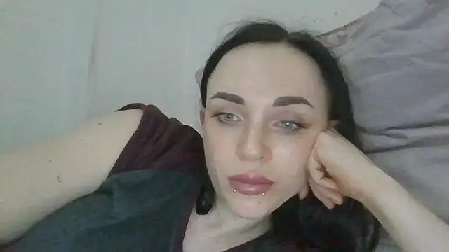 Trinsy_Love Adlı Modelin Canlı XXX Sohbeti