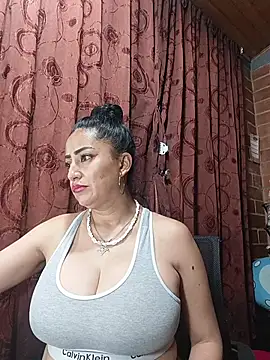 AlexandrinaのライブXXXチャット