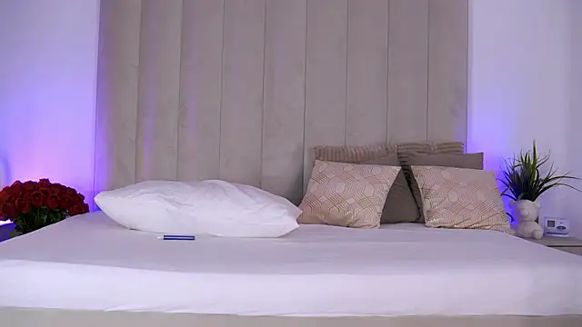 دردشة BabbyAisha الجنسية المباشرة