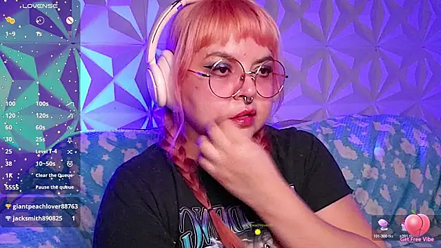 Satyn_doll élő XXX-chatje