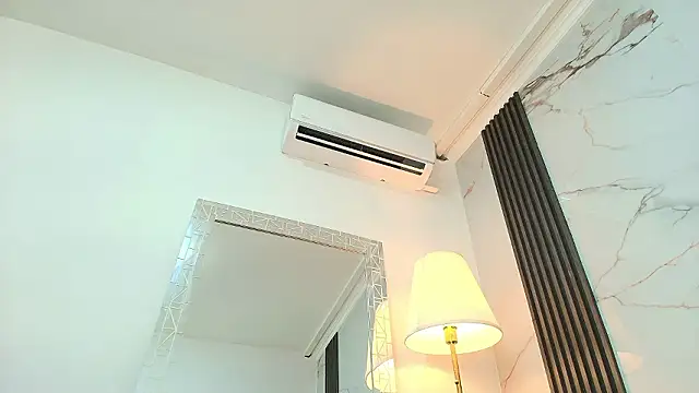 MayaBaker élő XXX-chatje