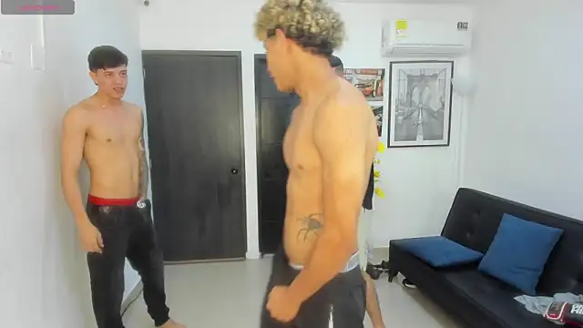 Voyeurism_guyss Show Webcam