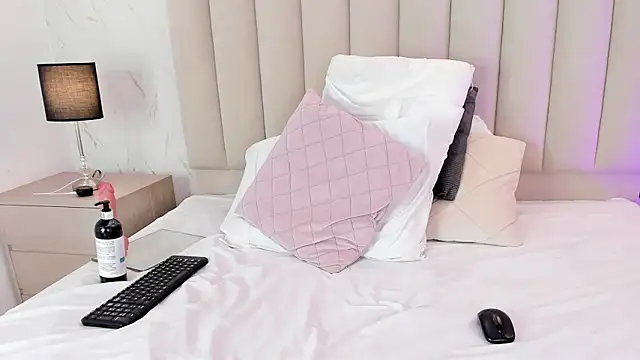 ViolettaRousee_'s Live XXX Chat