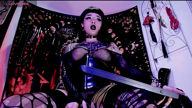 Agatha_BDSM Chat XXX live