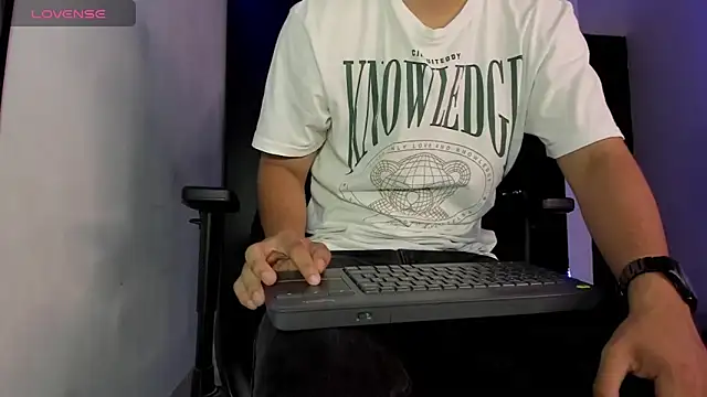 دردشة Liam_Mateo الجنسية المباشرة