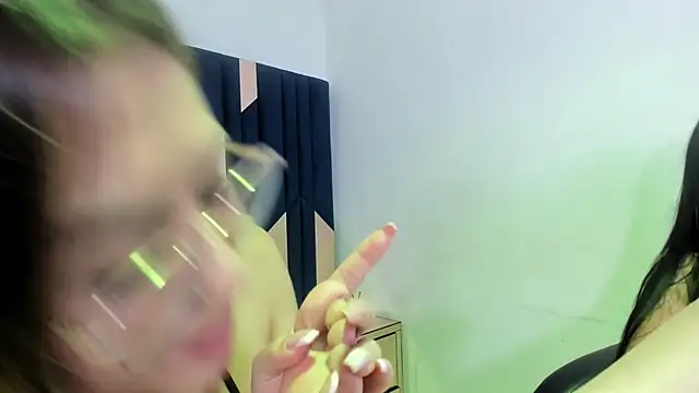 DuoVixens live XXX chat