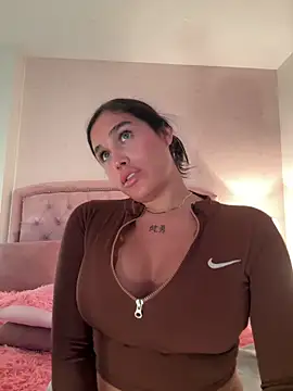 Bella__Wood 即時 XXX 聊天