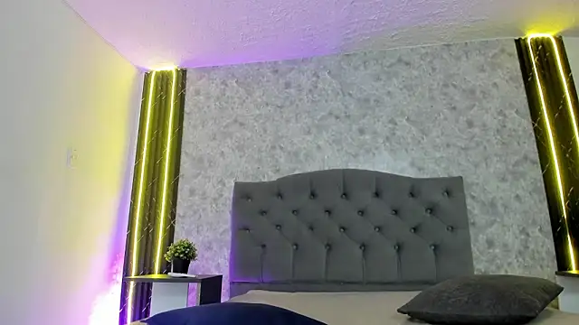 GiannaSlimJBのライブXXXチャット