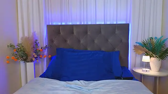 XXX chat uživo modela Ariana_Petite