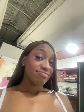 LiaTrainor's Live XXX Chat