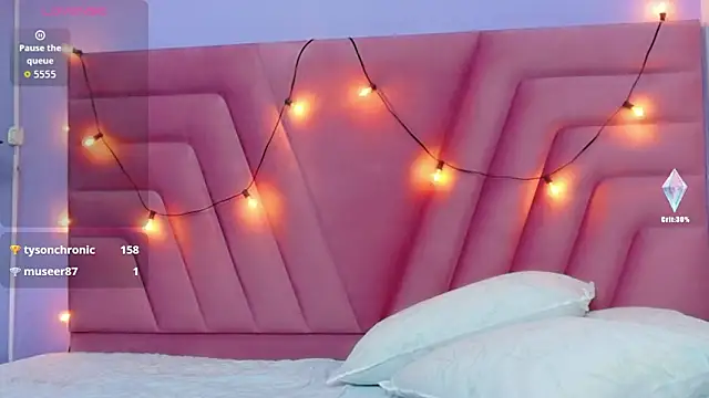 دردشة hornybarelylegalgirl الجنسية المباشرة