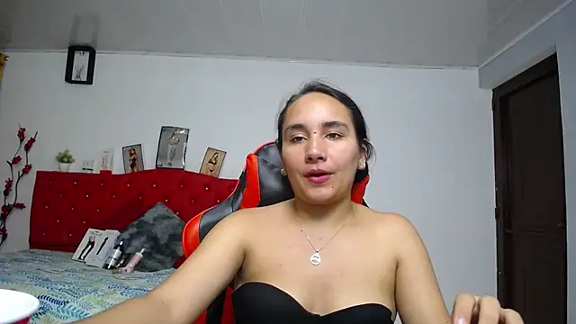 Maylin_horny19 Adlı Modelin Canlı XXX Sohbeti