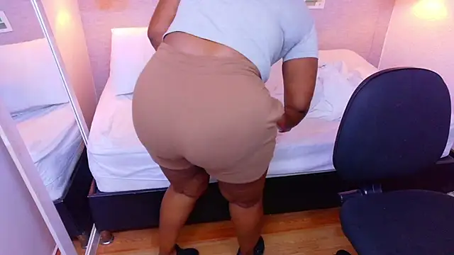 kiara_evanss Adlı Modelin Canlı XXX Sohbeti