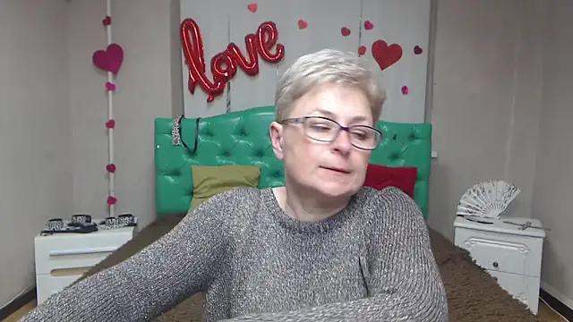 EmiliaGreen Live XXX chat