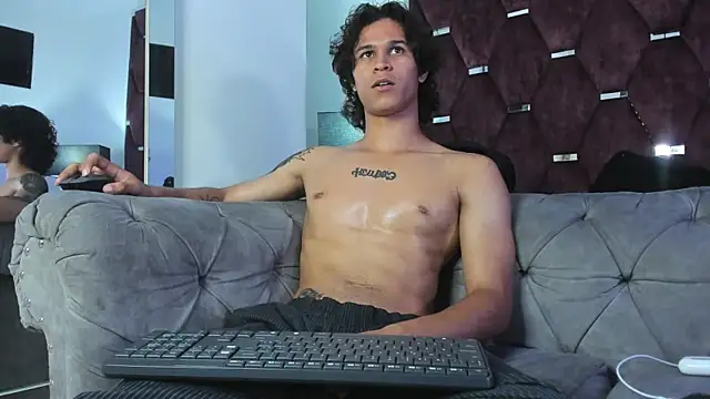 Chat +18 de TonyBenedetti ao vivo