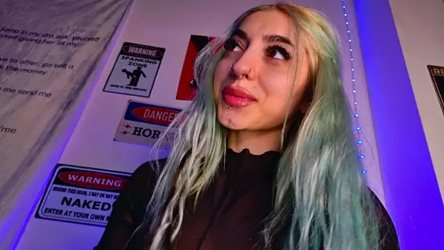 AriaVoss Adlı Modelin Canlı XXX Sohbeti