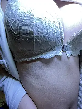 iu_uzZ's Live XXX Chat