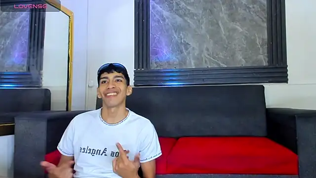 mathewblessed: διαδικτυακό σόου στην κάμερα