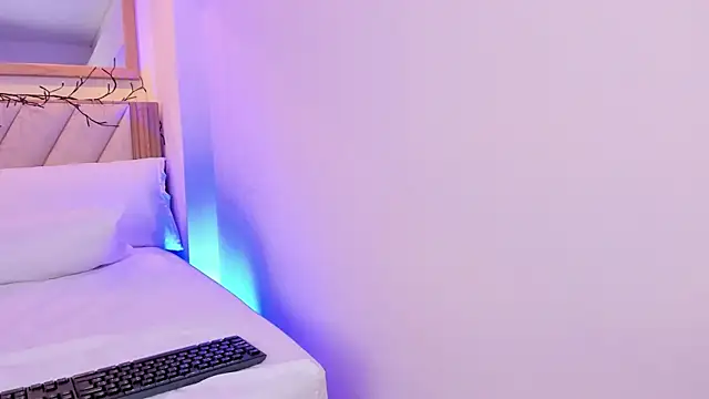 NahimiThompson's Live XXX Chat