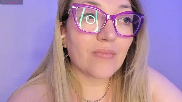 Naty_Mature_: διαδικτυακό σόου στην κάμερα