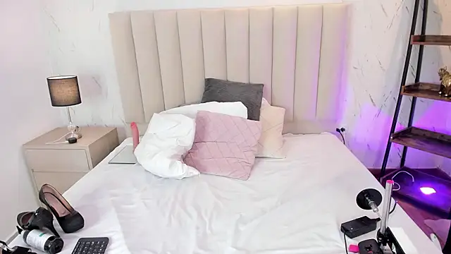 ViolettaRousee_ Adlı Modelin Canlı XXX Sohbeti