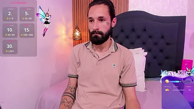 Hisoka_011: διαδικτυακό σόου στην κάμερα