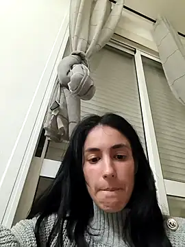 yasminyadrian 在線直播表演