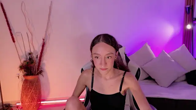 Chatroom XXX en direct de ChloeMoreti