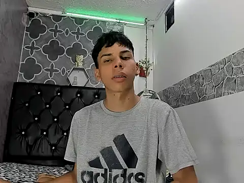 sexyboys_cutex18 élő XXX-chatje