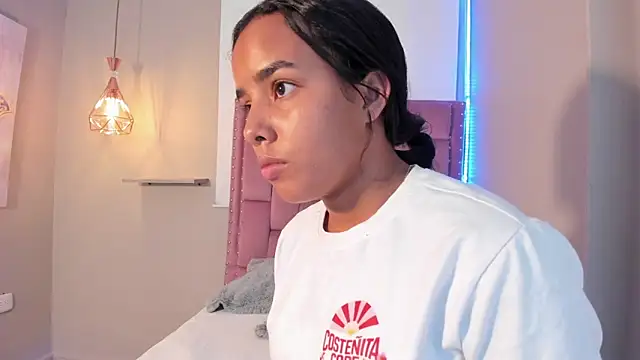 Roxy_Stonee élő XXX-chatje