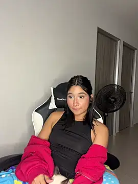 AriBunny18 élő XXX-chatje