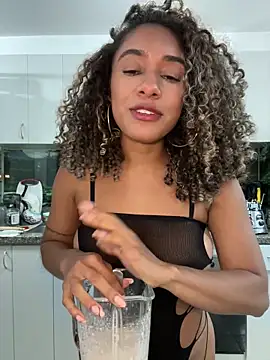 Belkaj élő XXX-chatje