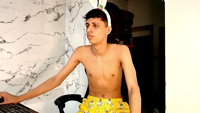 Alayn_sexy_ayes Show in webcam