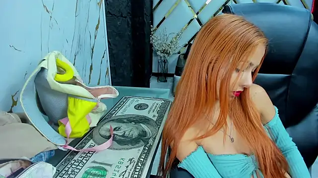 Paris_Petit Live XXX Chat