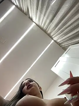 Chat +18 de Anyssia ao vivo