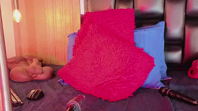 Chat +18 de MishaKinki ao vivo