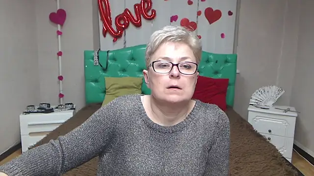 EmiliaGree Chat XXX live