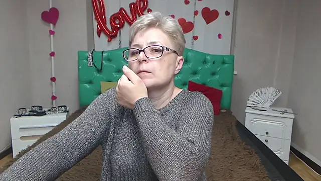 EmiliaGree live XXX chat