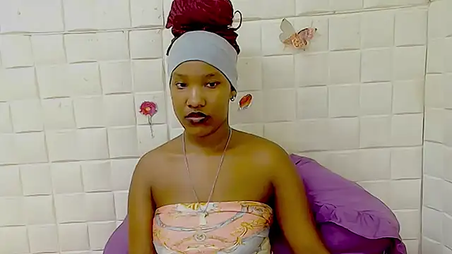 Chat +18 de EroticSexyPrada ao vivo