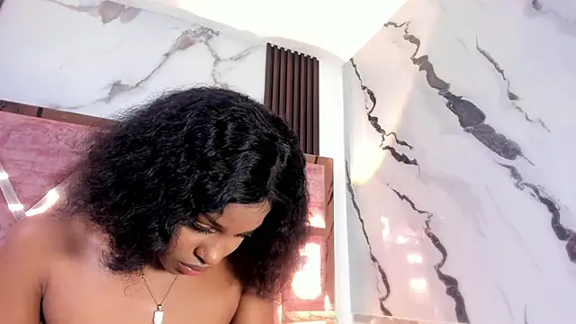 kandy_bronw Adlı Modelin Canlı XXX Sohbeti